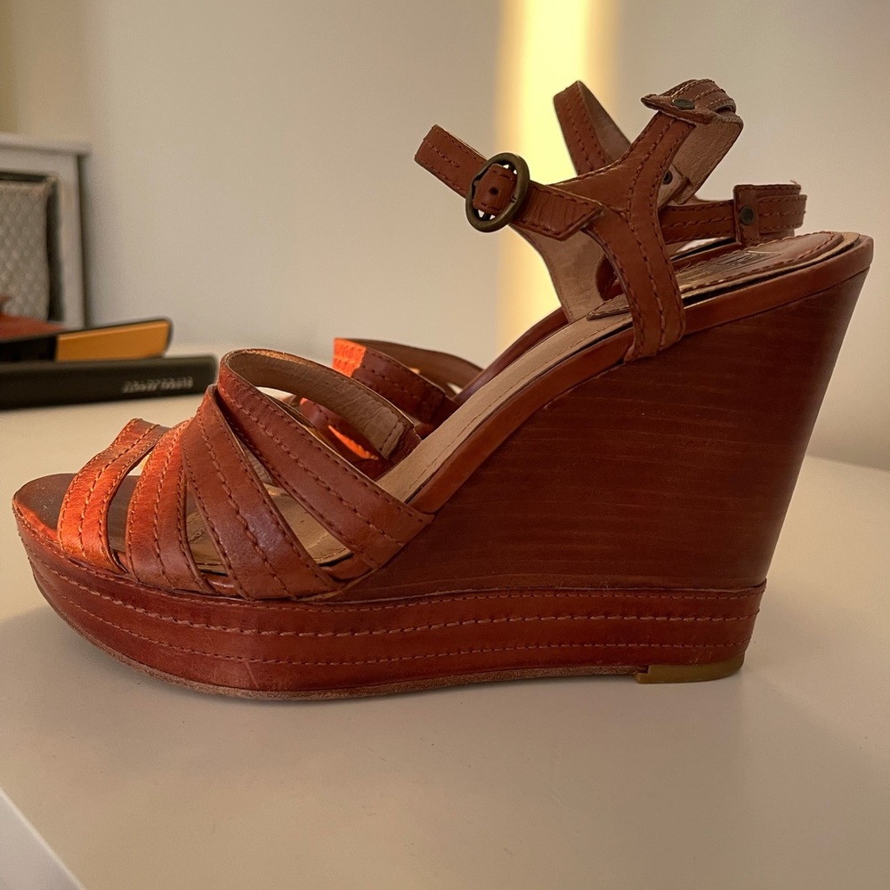 Frye Women’s Corrina Stitch Cognac Soft Leather Sandal